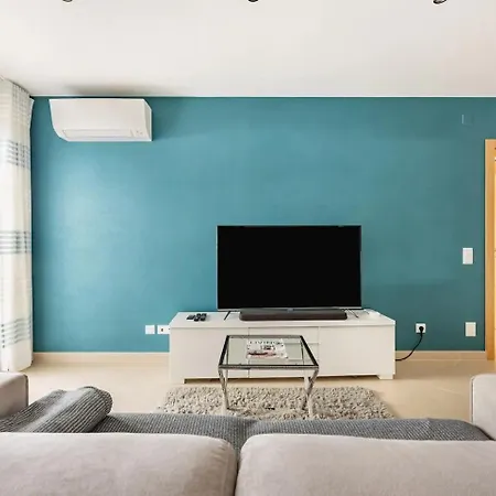 Brand New Apartment, Wpool And Parking *