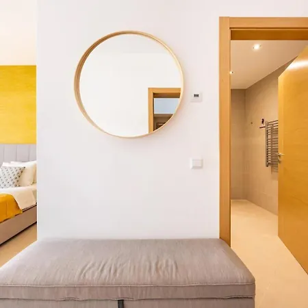 Brand New Apartment, W/pool And Parking * لاغوس