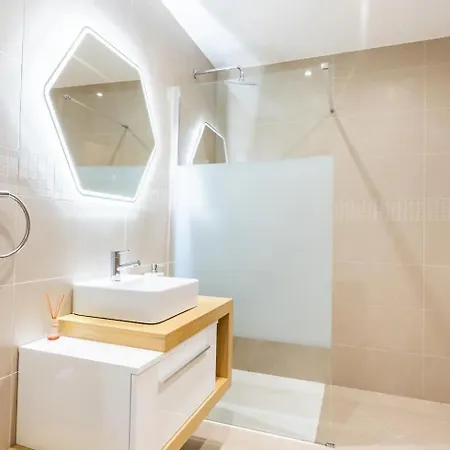 Brand New Apartment, Wpool And Parking