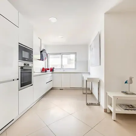 Brand New Apartment, W/pool And Parking * Lagos