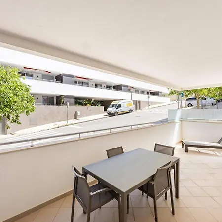 アパート Brand New Apartment, W/pool And Parking ラゴス