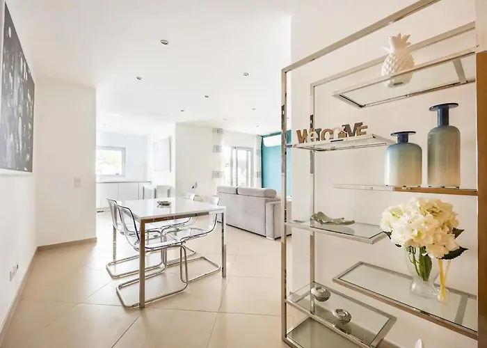 Brand New Apartment, W/pool And Parking アパート ラゴス