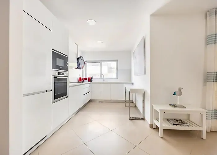 Brand New Apartment, W/pool And Parking * ラゴス