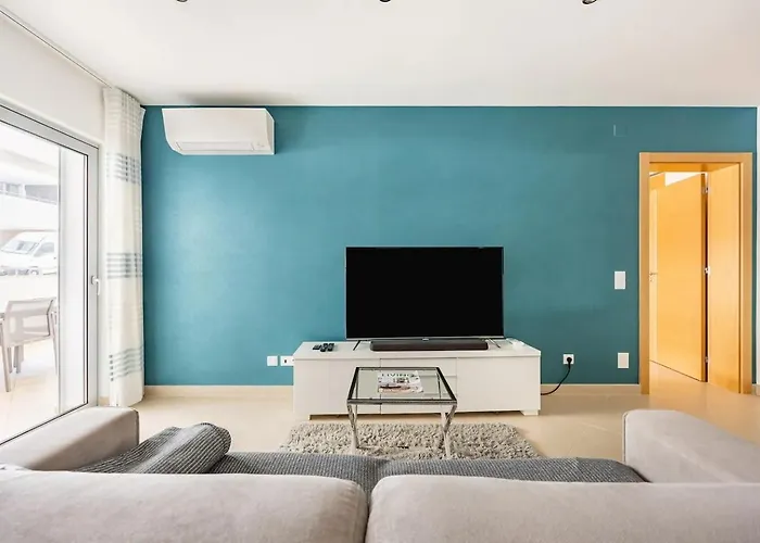 Brand New Apartment, W/pool And Parking *