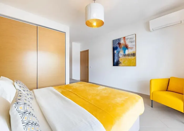 Brand New Apartment, W/pool And Parking アパート *