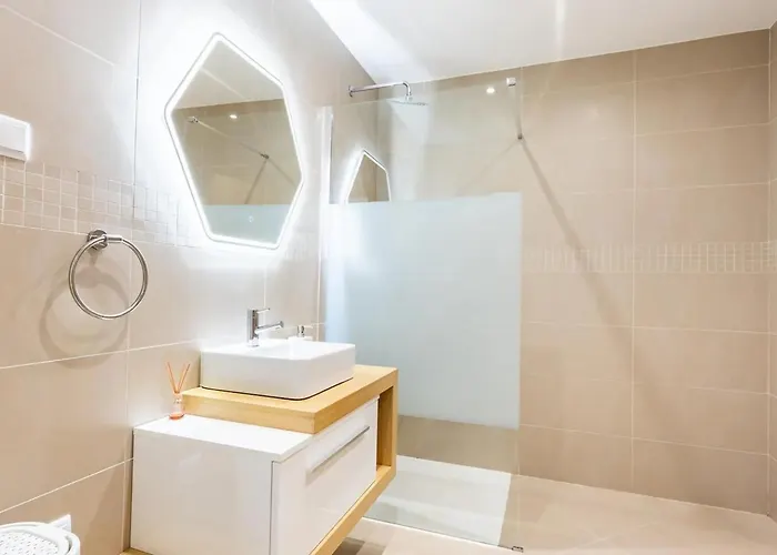 Brand New Apartment, W/pool And Parking