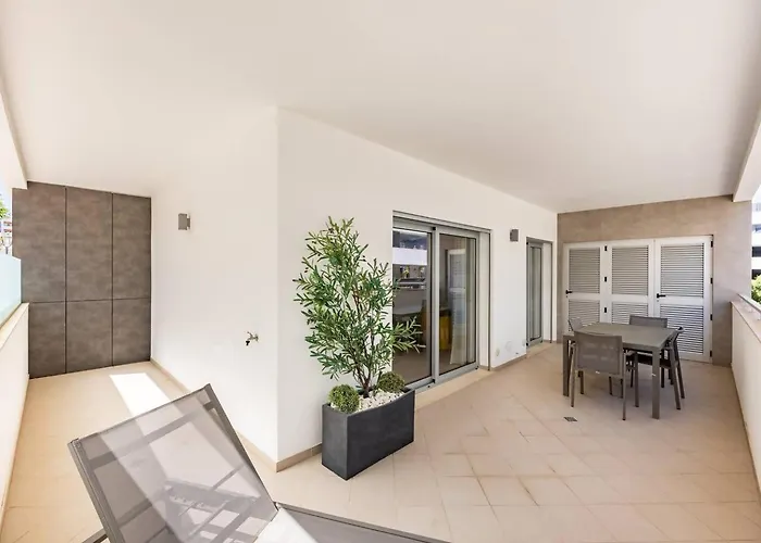 Brand New Apartment, W/pool And Parking アパート ラゴス