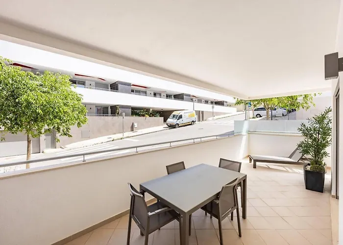 アパート Brand New Apartment, W/pool And Parking ラゴス