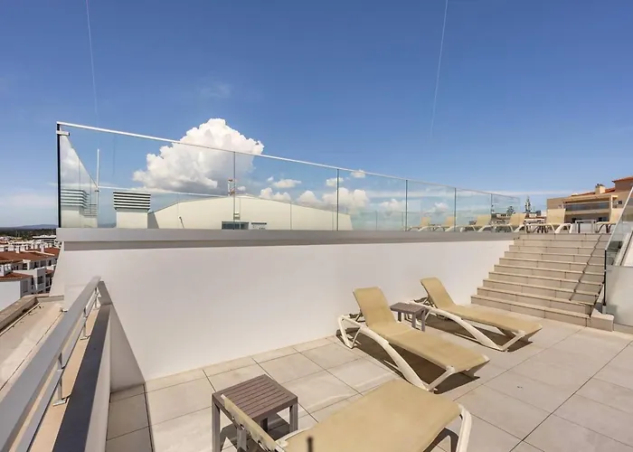 Brand New Apartment, W/pool And Parking